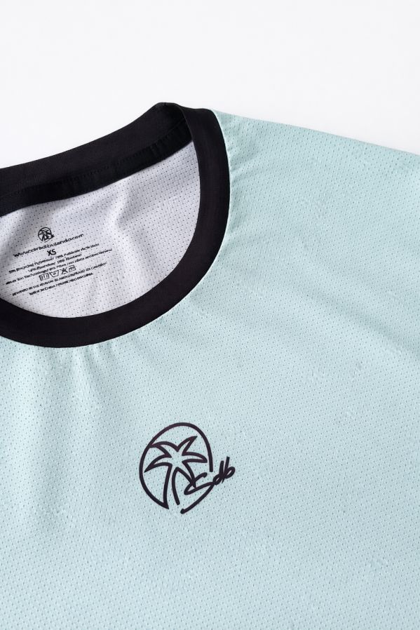 camiseta-tecnica-reflejos-detalle-cuello-microperforado Detalle cuello y tejido microperforado camiseta técnica Reflejos