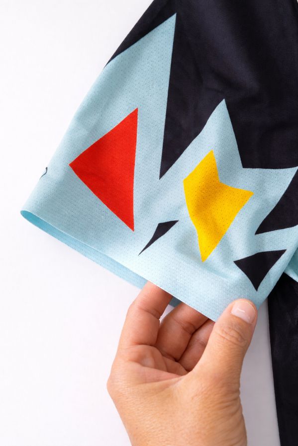 camiseta-tecnica-reflejos-detalle-manga-acabado Detalle acabado de manga camiseta técnica unisex Reflejos