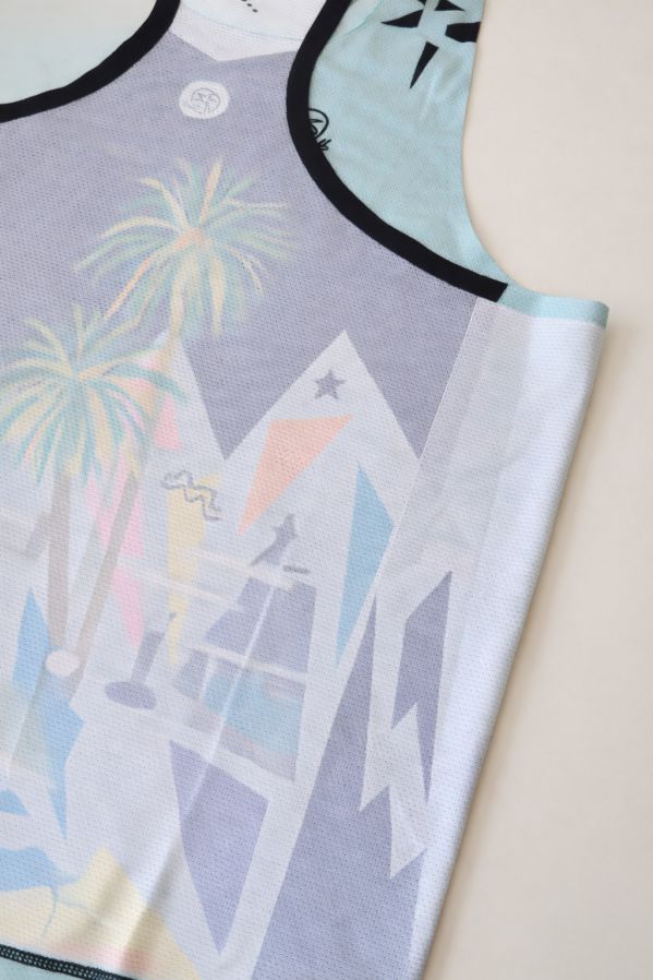 camiseta-tecnica-unisex-reflejos-interior-sin-costuras-corte-laser Interior lateral sin costuras tradicionales y acabado en corte láser en camiseta técnica unisex Reflejos.