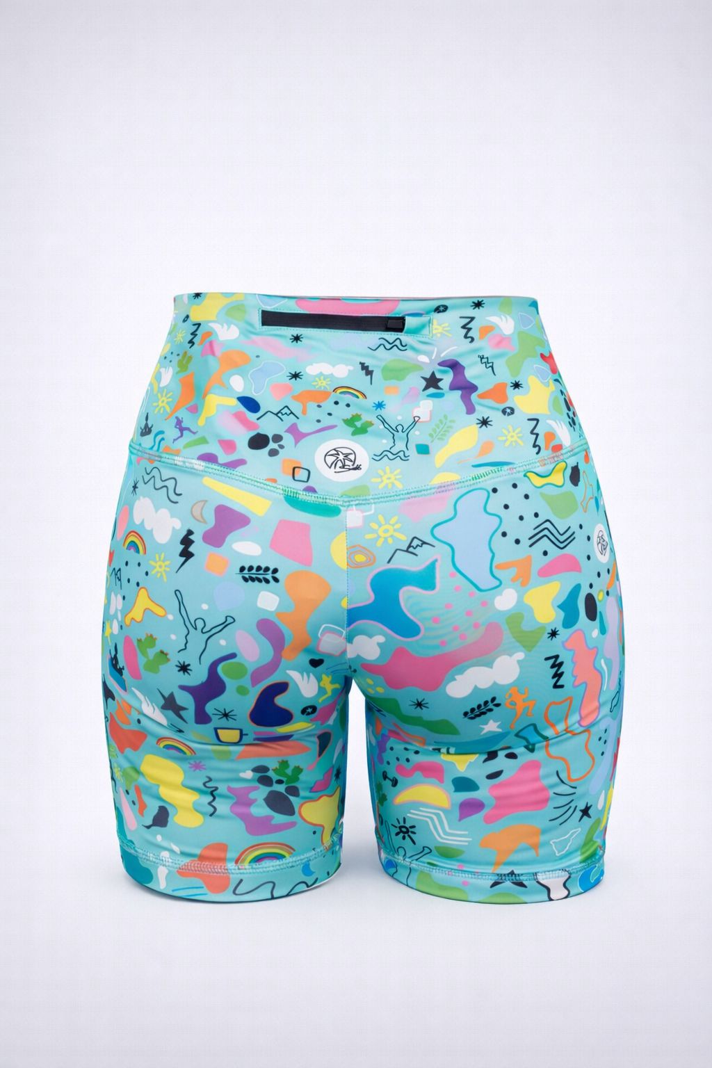 leggings-corto-equilibrio-3d-trasera Parte trasera de los leggings corto Equilibrio en formato 3D mostrando bolsillo y cintura alta.