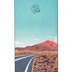Toalla waffle reciclada Lanzarote con diseño de carretera y paisaje de Timanfaya