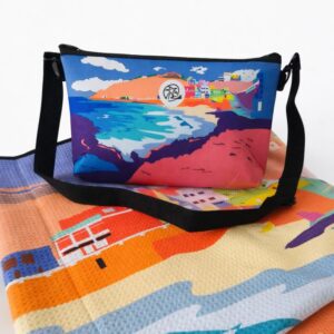 Pack toalla waffle reciclada y bolso neopreno Sardina del Norte y Faro de Sardina diseño Saradibujando
