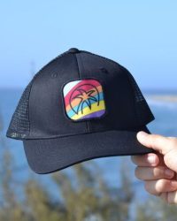 Gorra negra trucker con parche logo "Colores y lunares"