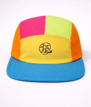 Gorra deportiva ultraligera y transpirable para running y trail con diseño colorido saradibujando