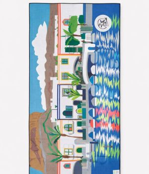 toalla waffle reciclada Puerto de Mogán Saradibujando con ilustración completa de casas canarias, palmeras y reflejo del mar